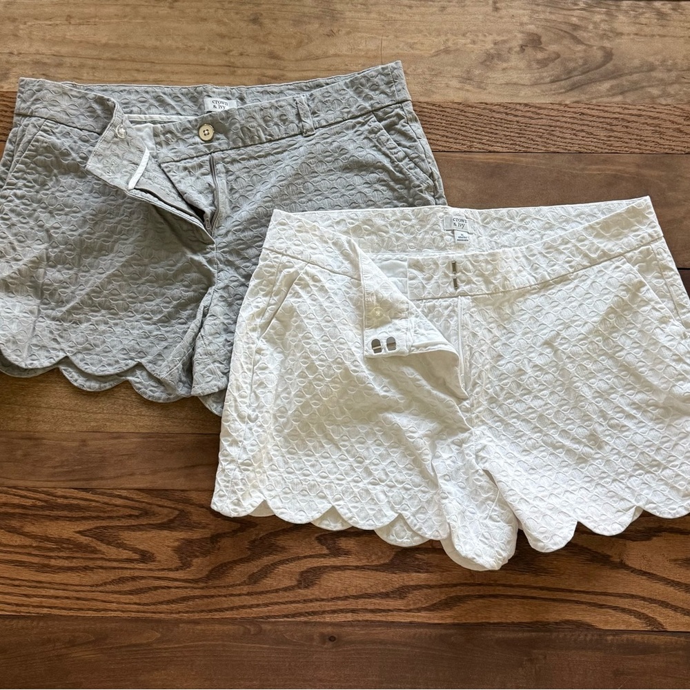 crown & ivy Women's Scalloped Hem Shorts - Light Gray and White